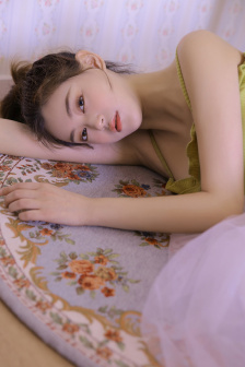 男生手伸进女生下面
